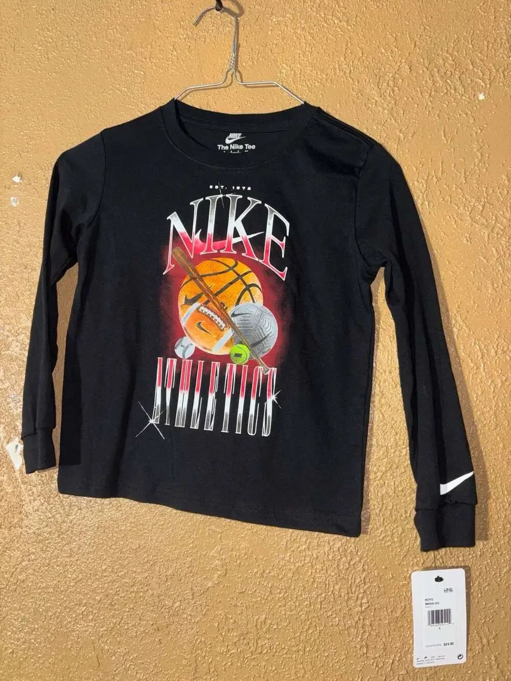 Nike Boys Black Nike Athletics Est. 1972 Long Sleeve Graphic Tee Size 5 NWT